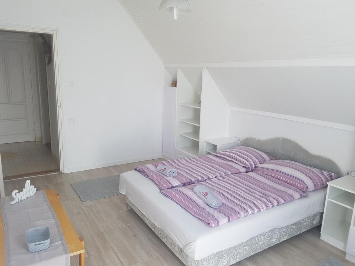 Apartamento Kriszta Apartmanház Balatonlelle Exterior foto