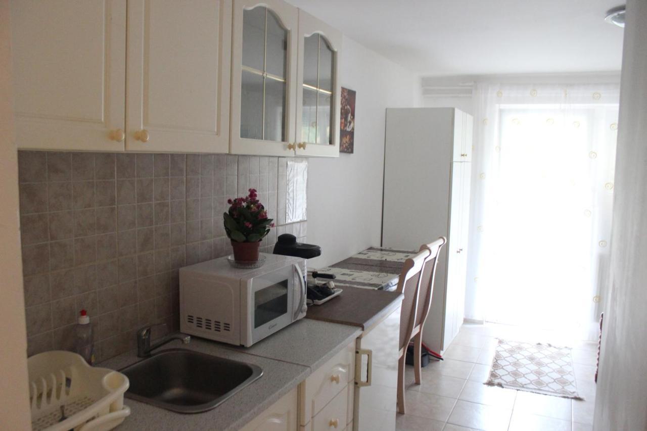 Apartamento Kriszta Apartmanház Balatonlelle Exterior foto